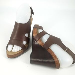 Me Too Fresia brown wedge sandal, sz 7.5